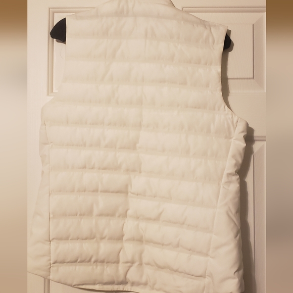 Nike Cream Quilted Vest with Chevron Pattern - Picture 2 of 2